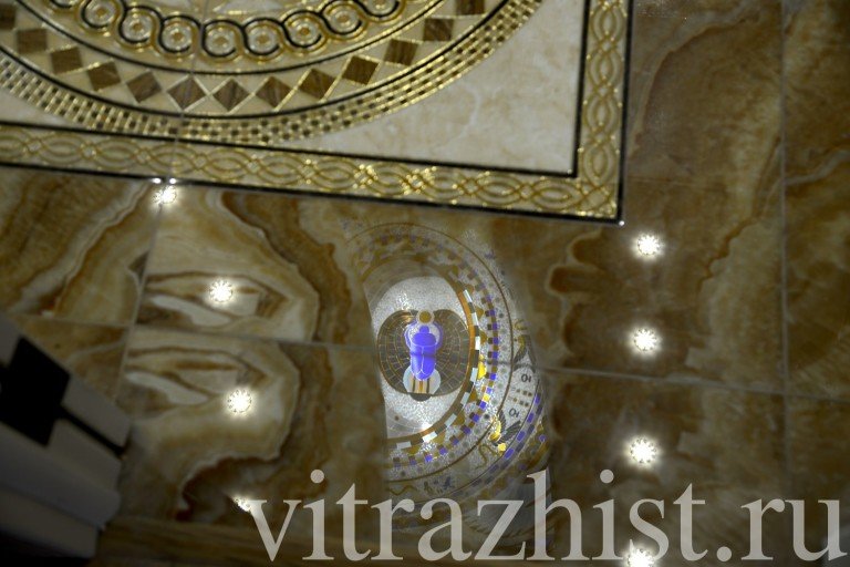 Блики цветного стекла
