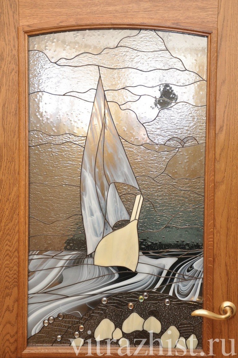 Двери с витражным стеклом
