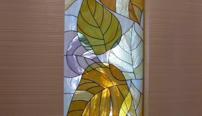 Витраж между ванной и холлом. Техника тиффани. Квартира ул. Дзержинского г. Казань
