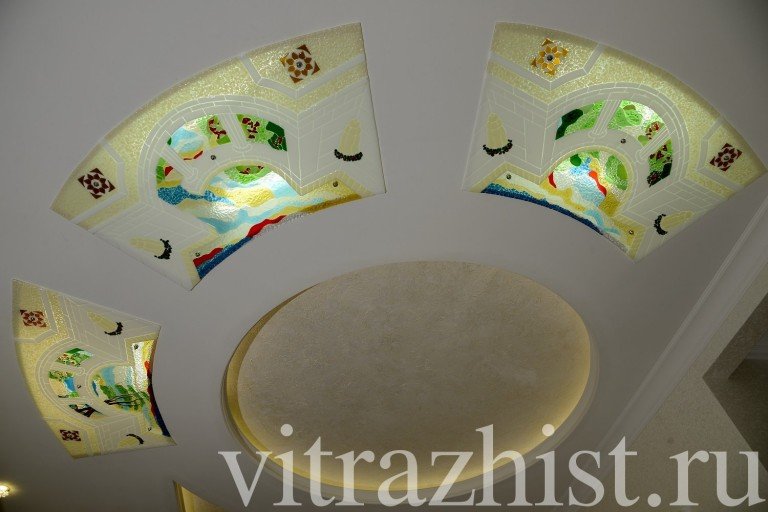 Витраж художественный в интерьере
