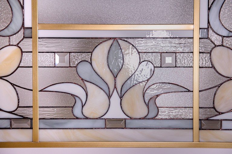 Элемент витража при выключенном свете
