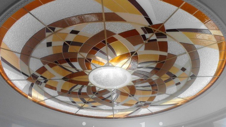 Витраж в технике Фьюзинг. Диаметр 3000 мм. Частный дом в пригороде г.Казань.&nbsp;
