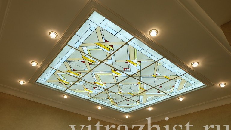 Потолок холл. Техника Тиффани с фацетными элементами. Размер 2400*1800. &nbsp;Частная квартира г. Казань
