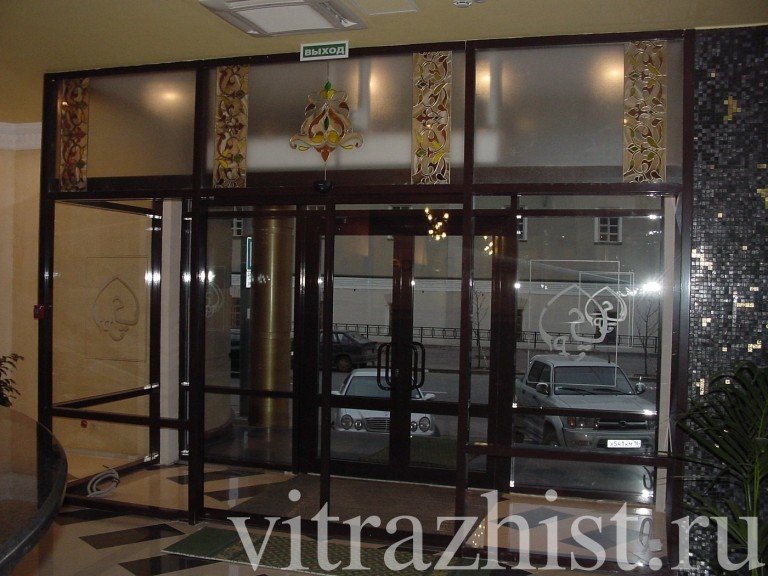 Витраж входная группа.

