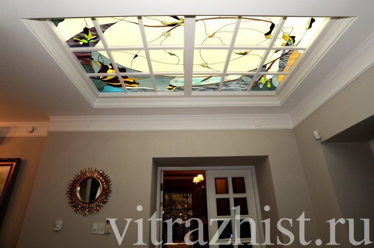 Витражи на потолоке в интерьере
