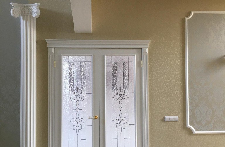 Витраж  дверь. Техника Тиффани с фацетными элементами.
