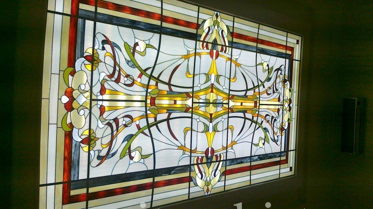Потолочный витраж над обеденным столом.&nbsp;Техника Тиффани. Размер 1200*2600. Частный дом г. Лениногорск.
