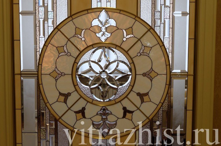 Стены с витражами