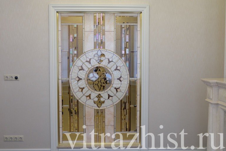 Витраж в проеме
