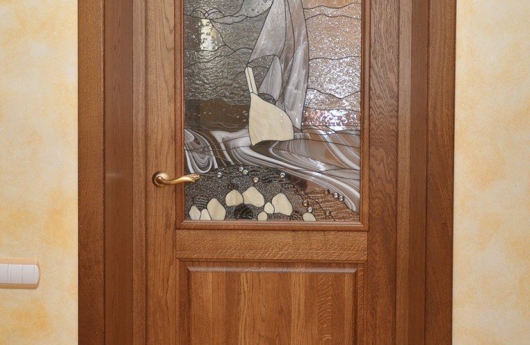 Витраж в двери.  Частный дом , пос. Нефтяников
