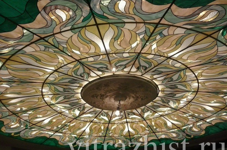 Витражные фонари и купола, потолочные витражи