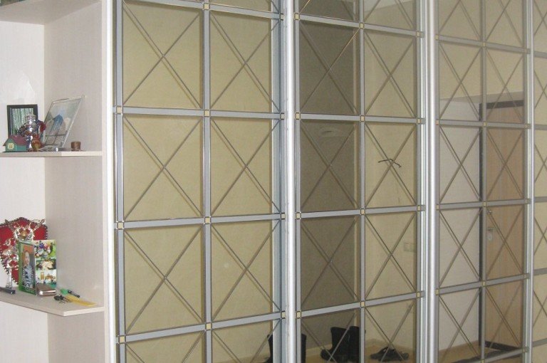 Шкаф купе с витражом. Современный интерьер. Коттедж по. Царицыно.
