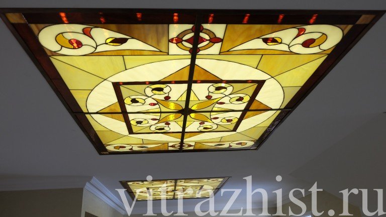 Потолок в технике Тиффани. Размер 1200*1200. Частный дом в пригороде г. Казань.
