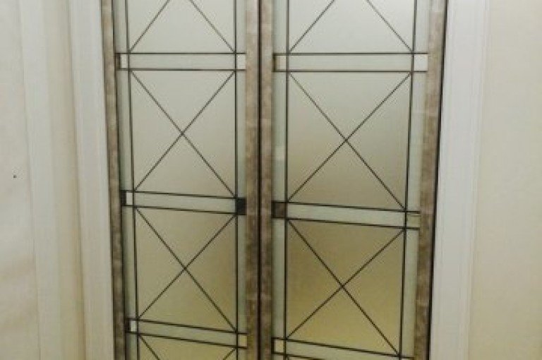 Пленочный витраж шкаф купе. Квартира г. Казань.
