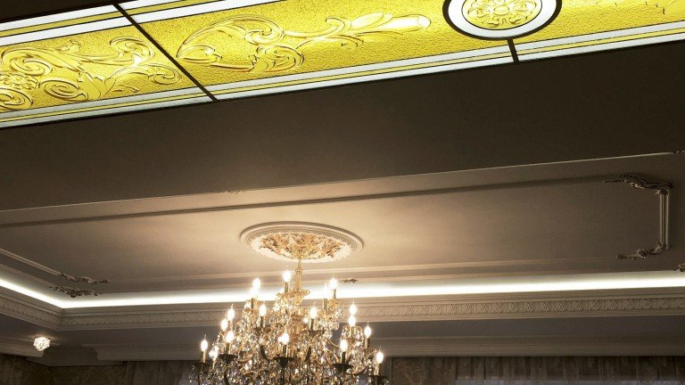 Витраж потолок в гостиной
